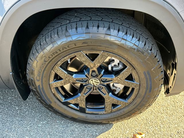Used 2025 Volkswagen Atlas Peak Edition SE image 7