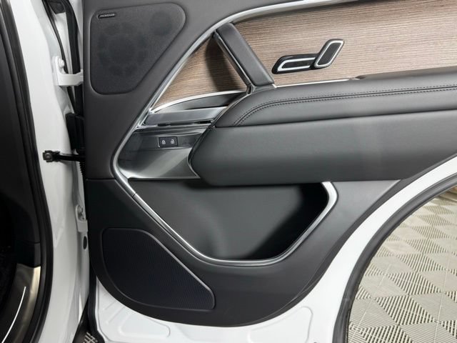 Used 2025 Land Rover Range Rover SE AWD/4WD image 27