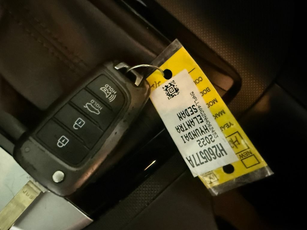 Used 2022 Hyundai Elantra SE FWD image 38