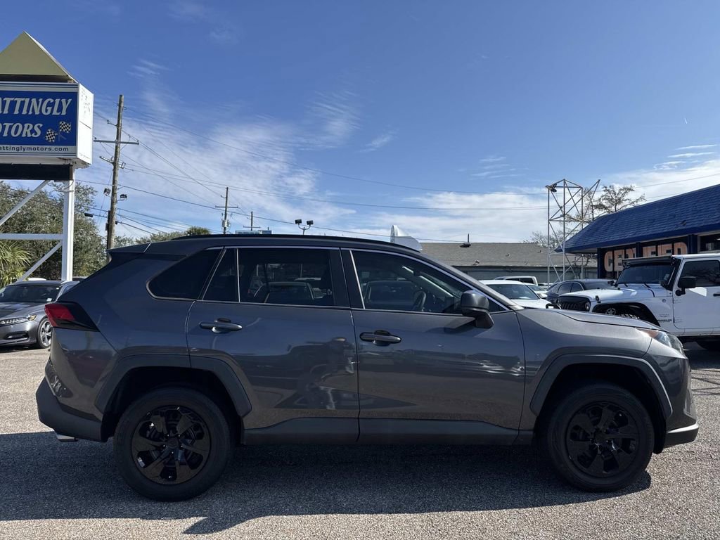 Used 2019 Toyota RAV4 LE image 10