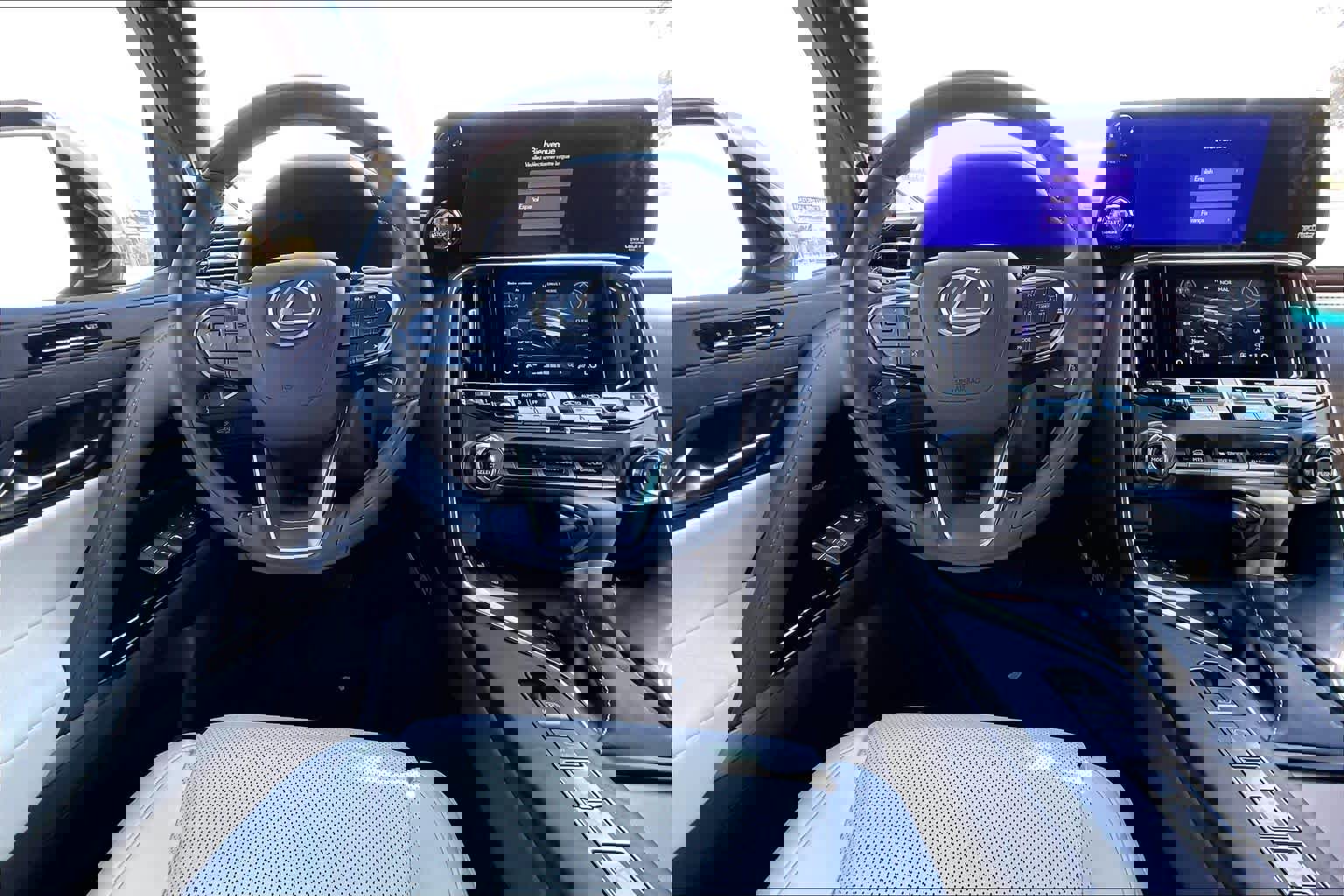 Used 2024 Lexus LX 600 4WD w/ Luxury Package image 5