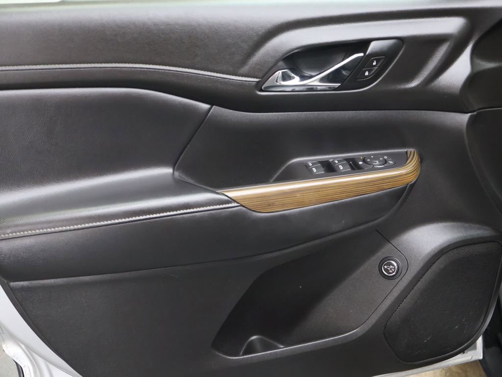 Used 2020 GMC Acadia SLE w/ Driver Convenience Package FWD image 17