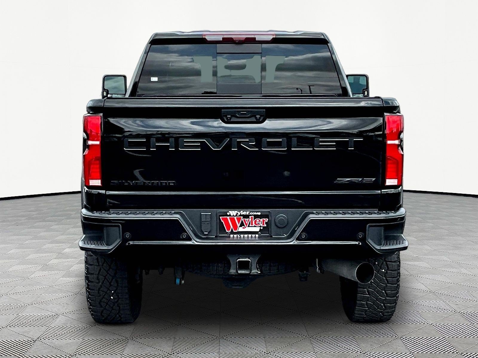 Used 2025 Chevrolet Silverado 2500 ZR2 w/ Technology Package AWD/4WD image 5