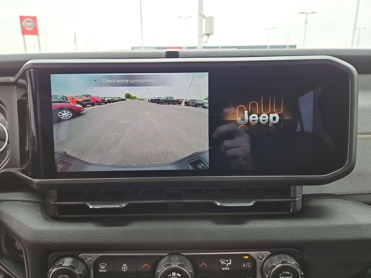 New 2025 Jeep Gladiator Sport image 24