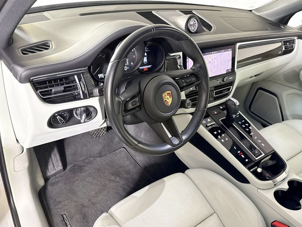 Certified 2024 Porsche Macan GTS AWD/4WD image 4