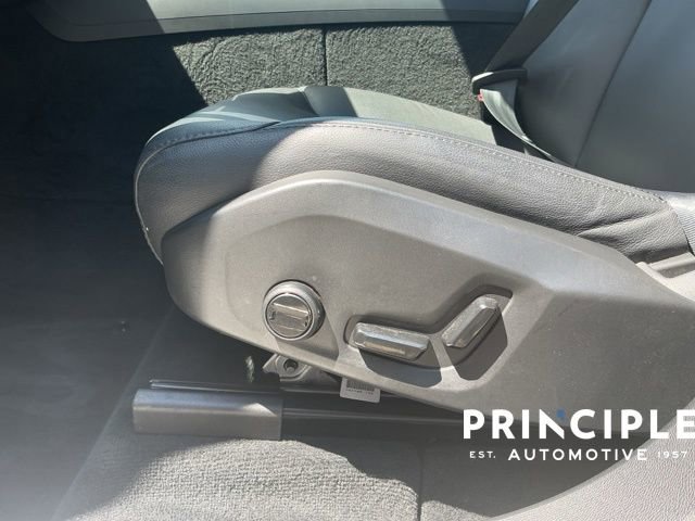 Certified 2025 Volvo XC60 B5 Core image 29