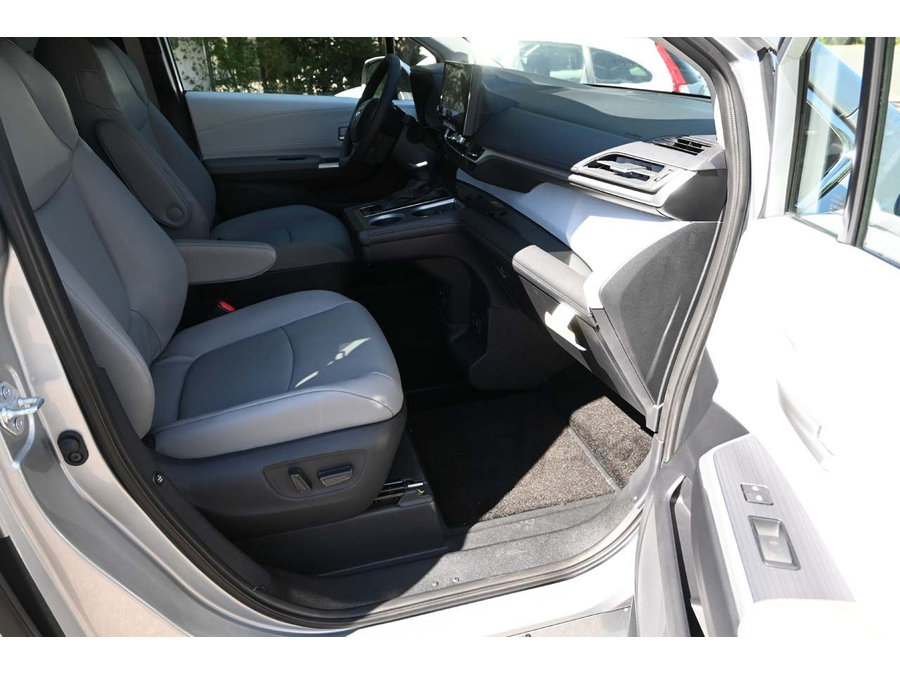 New 2025 Toyota Sienna XLE w/ XLE Plus Package AWD/4WD image 15