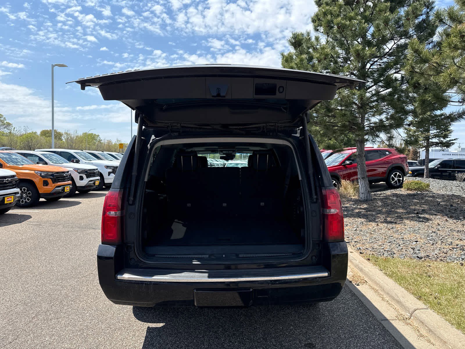Used 2017 Chevrolet Suburban Premier AWD/4WD image 8