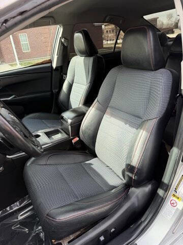 Used 2015 Toyota Camry SE image 12