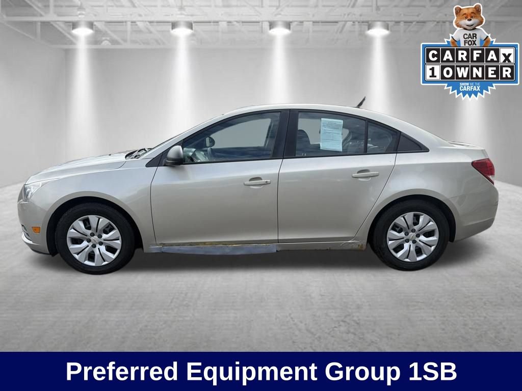 Used 2014 Chevrolet Cruze LS FWD image 2