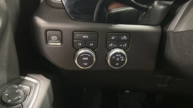Used 2026 GMC Sierra 1500 SLT AWD/4WD image 11