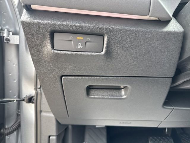 New 2025 Volkswagen Tiguan SE image 8