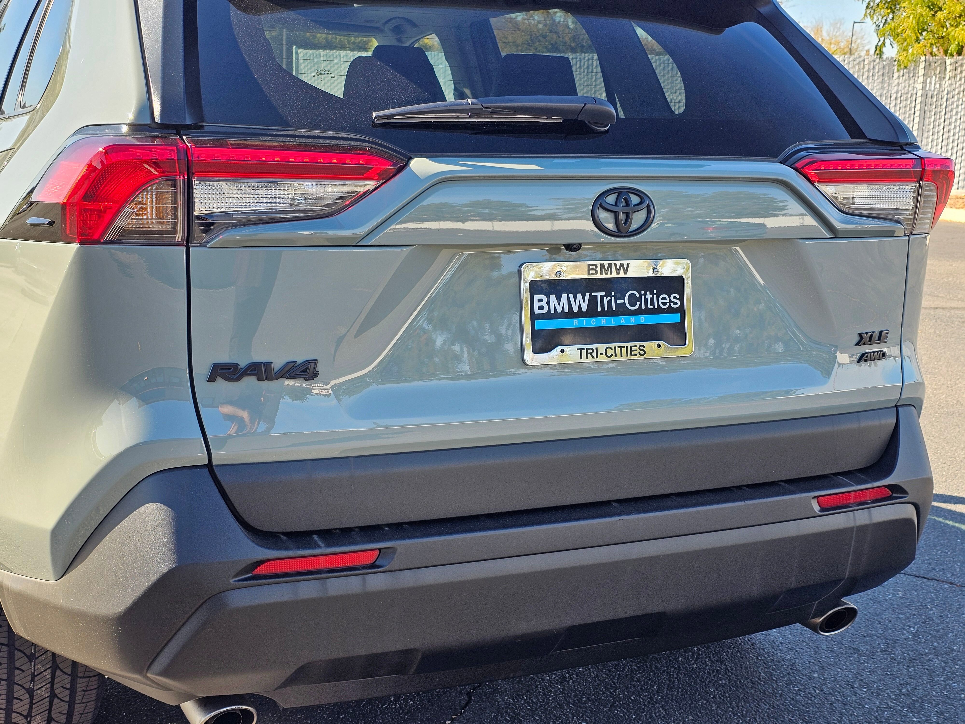 Used 2023 Toyota RAV4 XLE Premium image 7