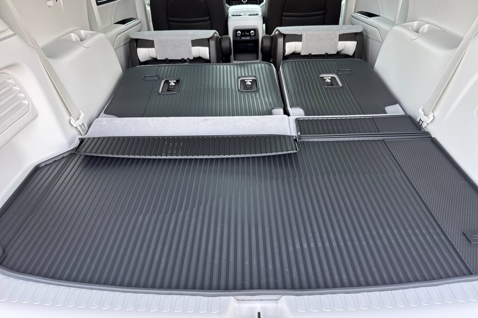 New 2026 GMC Acadia Denali w/ Super Cruise Package image 17