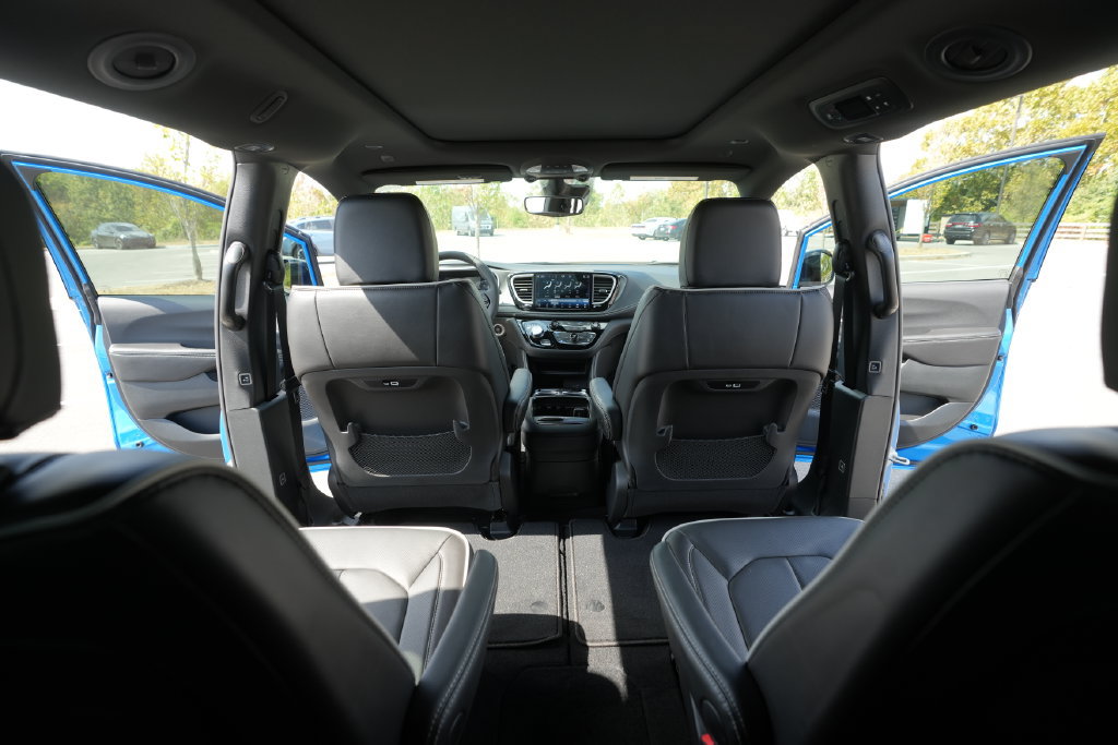 New 2027 Chrysler Pacifica Limited FWD image 21