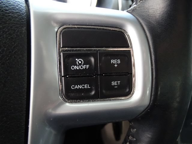 Used 2013 Chrysler Town & Country Touring FWD image 8