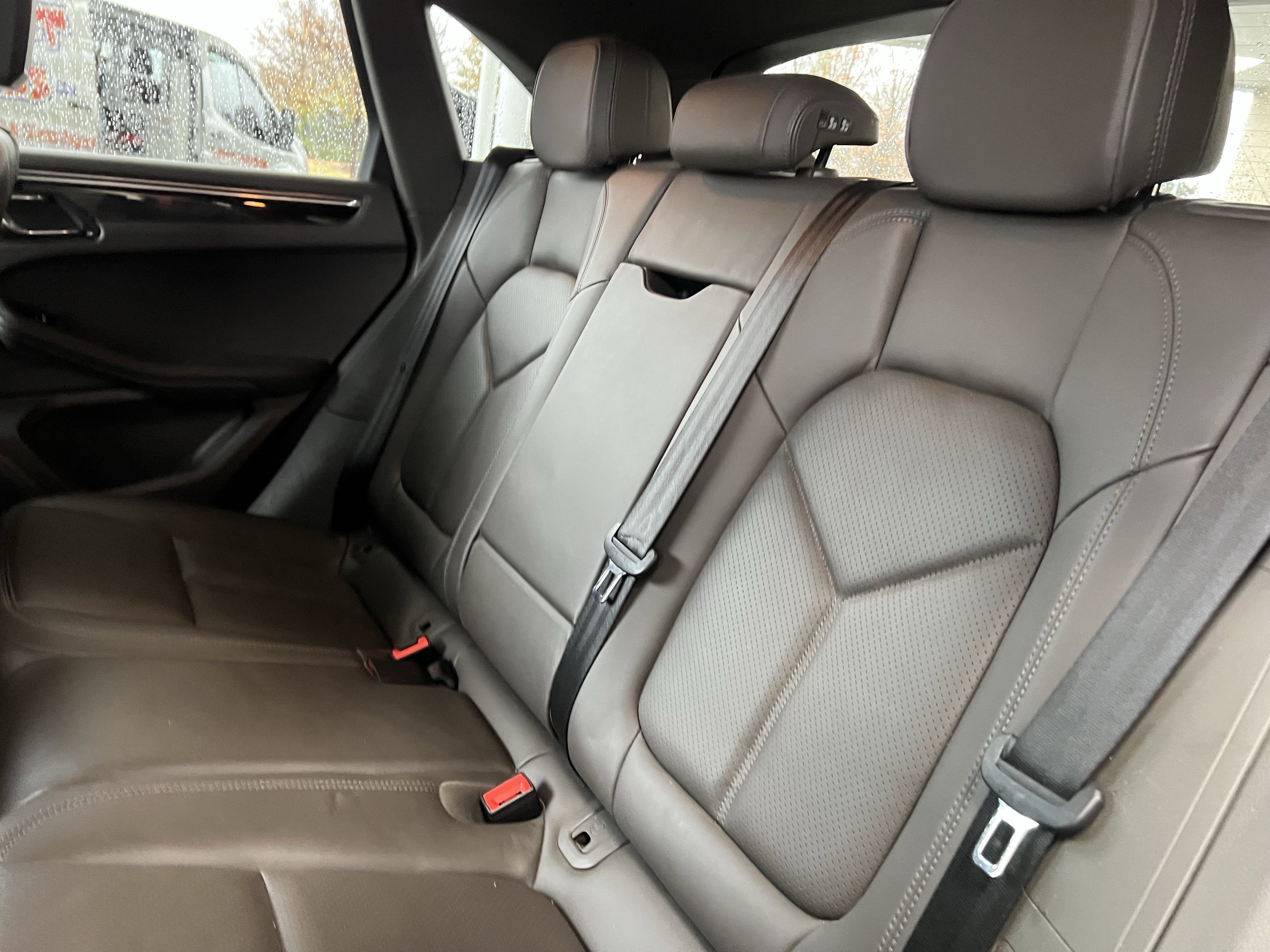 Used 2016 Porsche Macan S image 33