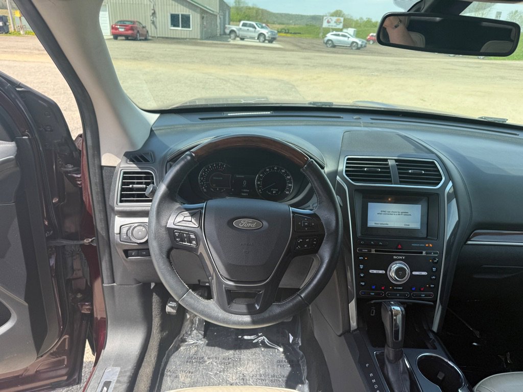 Used 2018 Ford Explorer Platinum AWD/4WD image 13