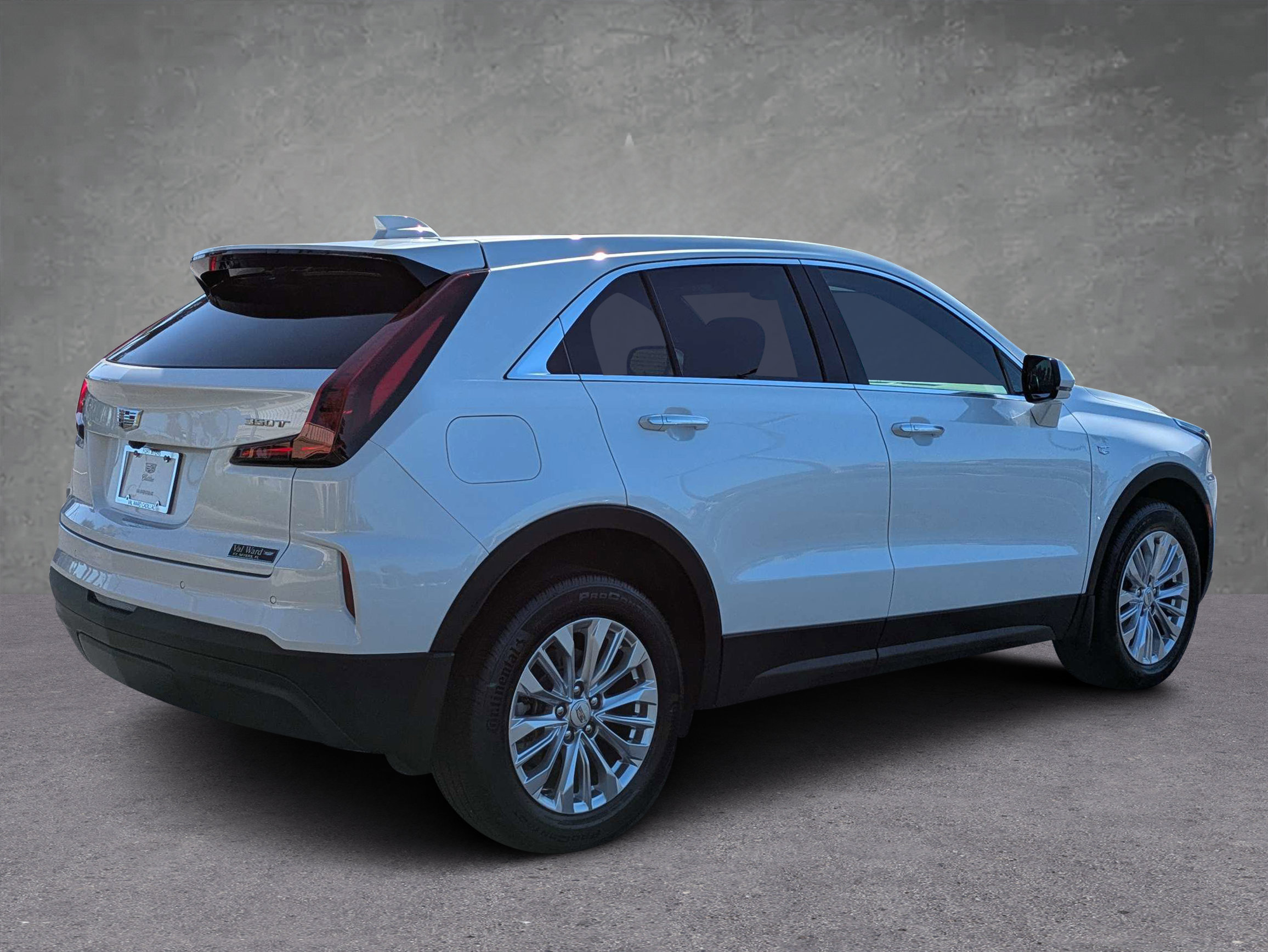 Used 2024 Cadillac XT4 Luxury w/ Cold Weather Package FWD image 4