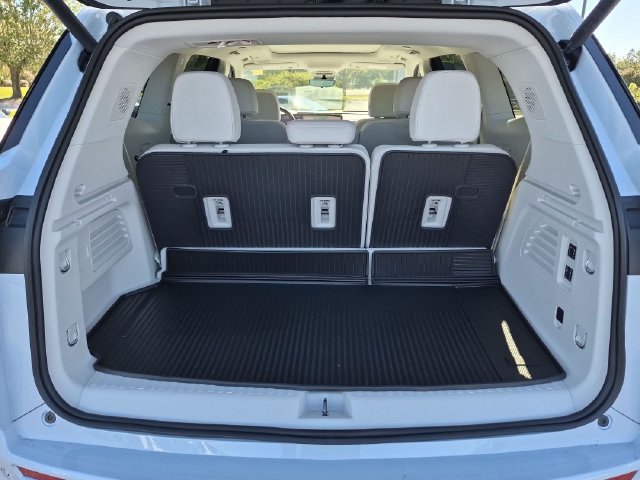 New 2027 Buick Enclave Avenir w/ LPO, Floor Liner Package FWD image 33