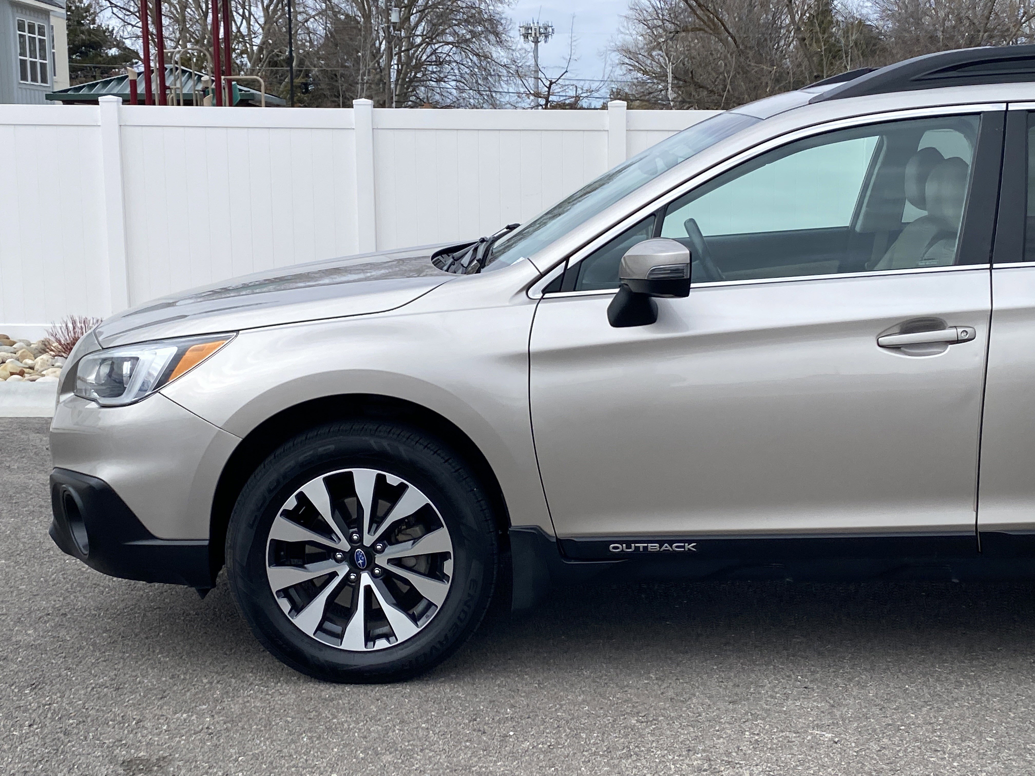 Used 2017 Subaru Outback 2.5i Limited image 2