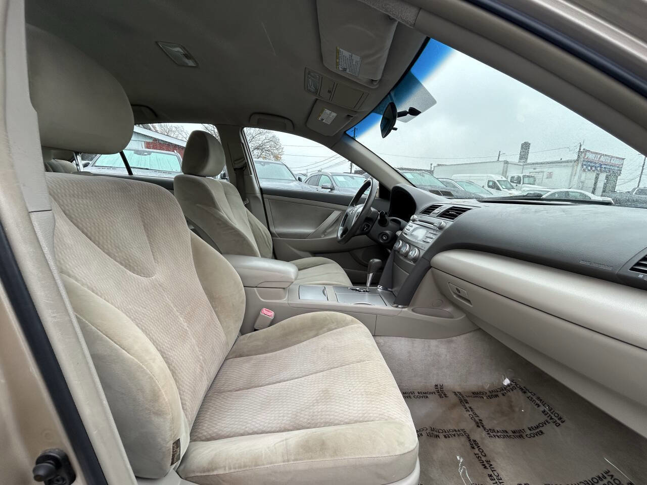 Used 2010 Toyota Camry LE image 21