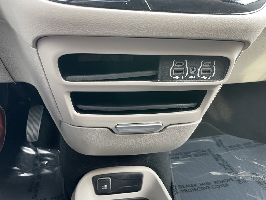 Used 2024 Chrysler Voyager LX image 14