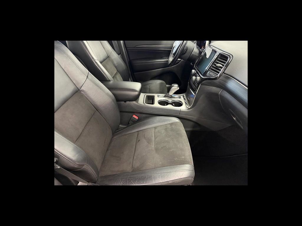 Used 2021 Jeep Grand Cherokee Laredo X AWD/4WD image 18