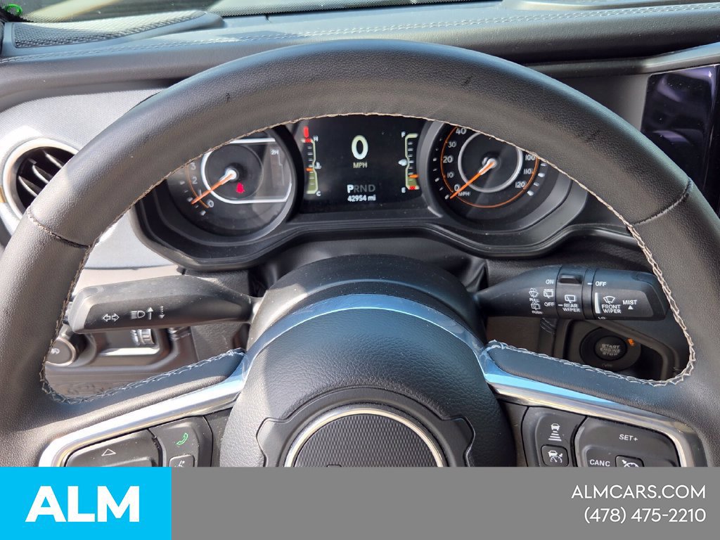 Used 2025 Jeep Wrangler Unlimited Sahara AWD/4WD image 23