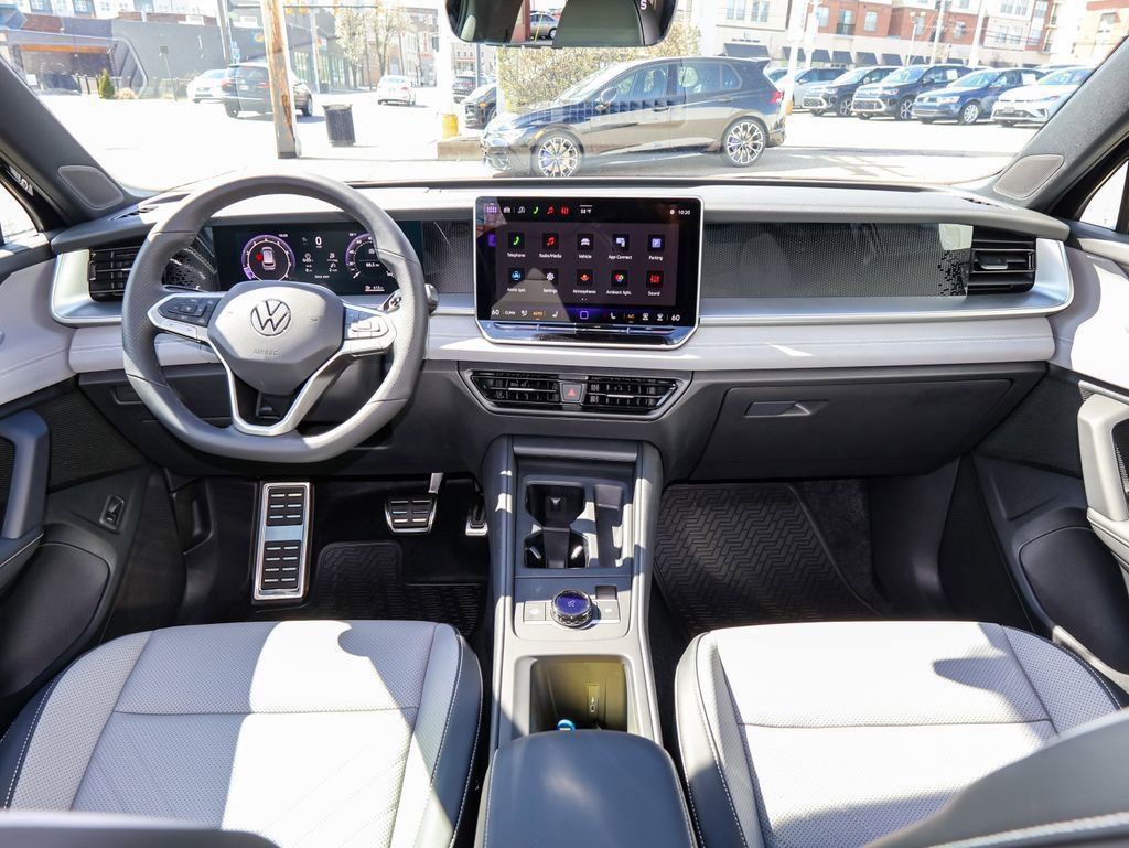 New 2026 Volkswagen Tiguan SE R-Line image 17