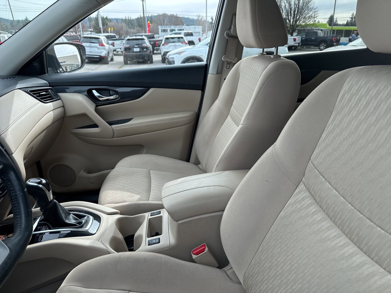 Used 2017 Nissan Rogue SV image 10