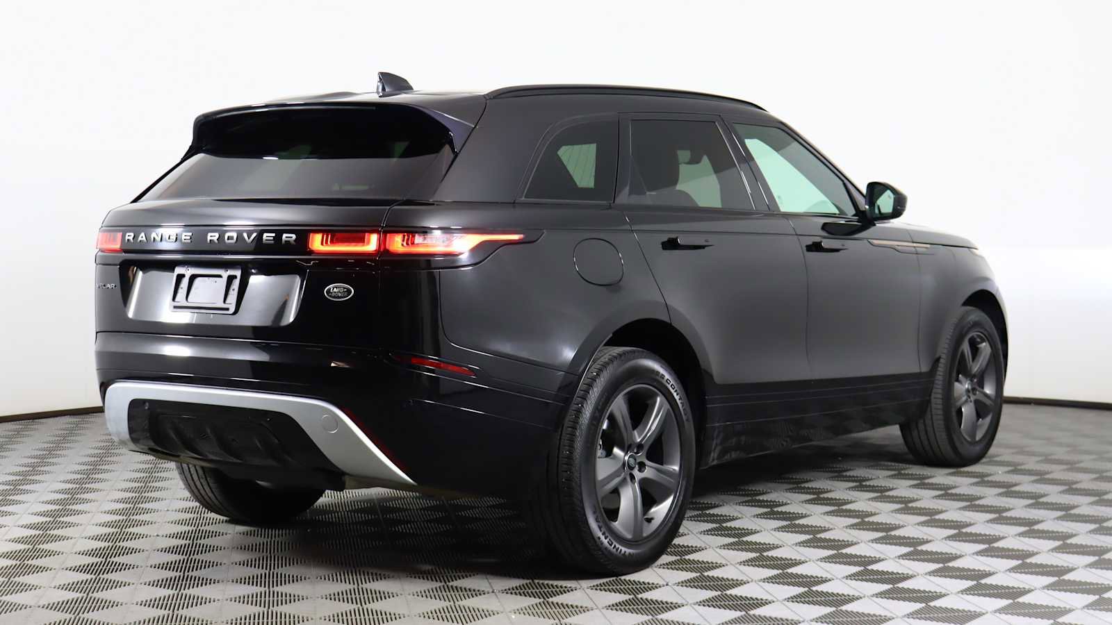 Used 2022 Land Rover Range Rover Velar R-Dynamic S image 7