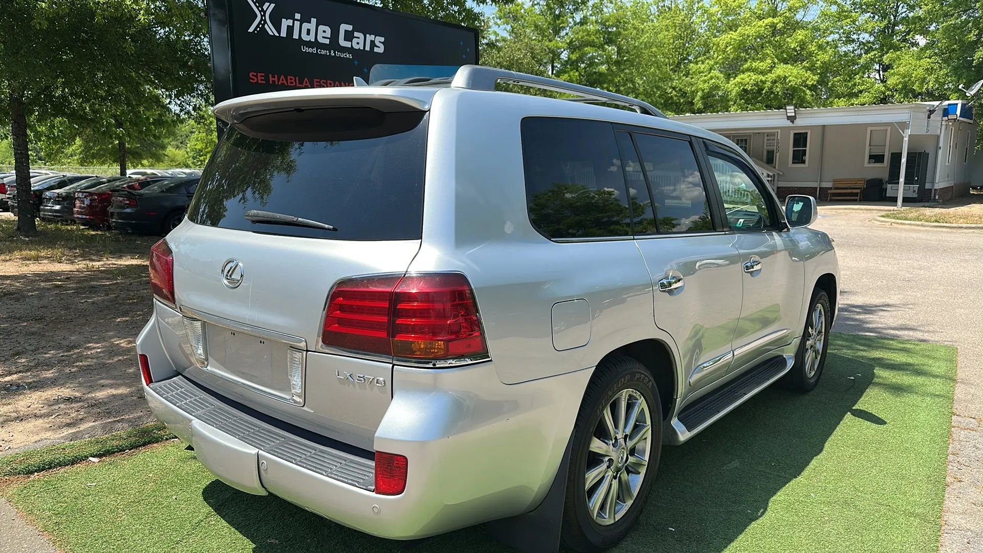 Used 2011 Lexus LX 570 4WD w/ Luxury Pkg image 7