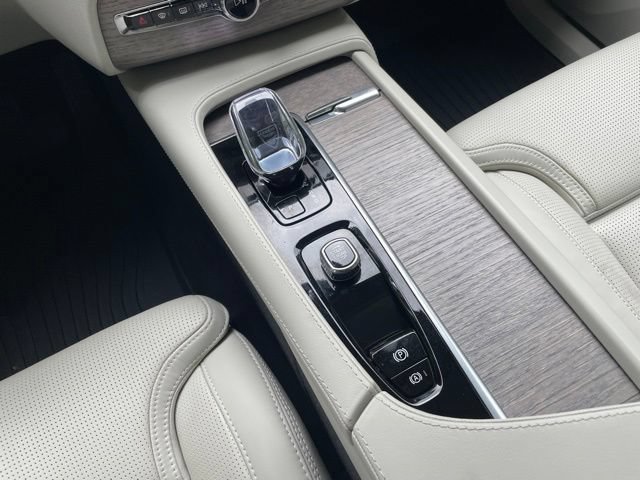 Certified 2024 Volvo XC90 B6 Ultimate w/ Protection Package Premier AWD/4WD image 25