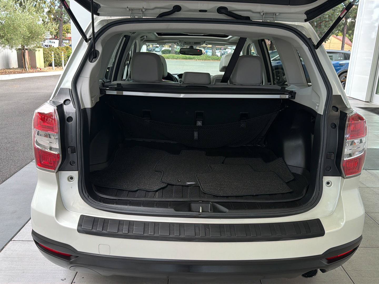 Used 2015 Subaru Forester 2.5i Limited w/ Popular Package #2 AWD/4WD image 13