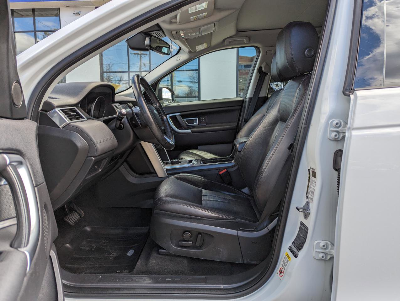 Used 2017 Land Rover Discovery Sport HSE image 12