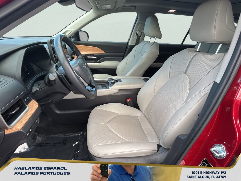 Used 2025 Toyota Grand Highlander AWD image 12