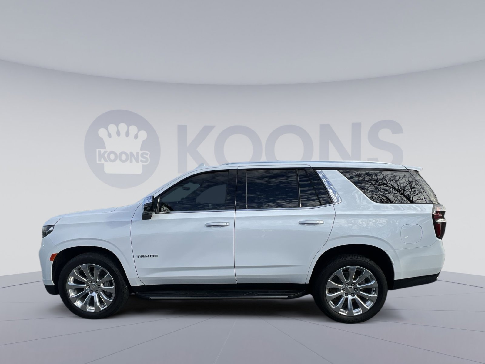 Used 2021 Chevrolet Tahoe Premier w/ Premium Package image 2