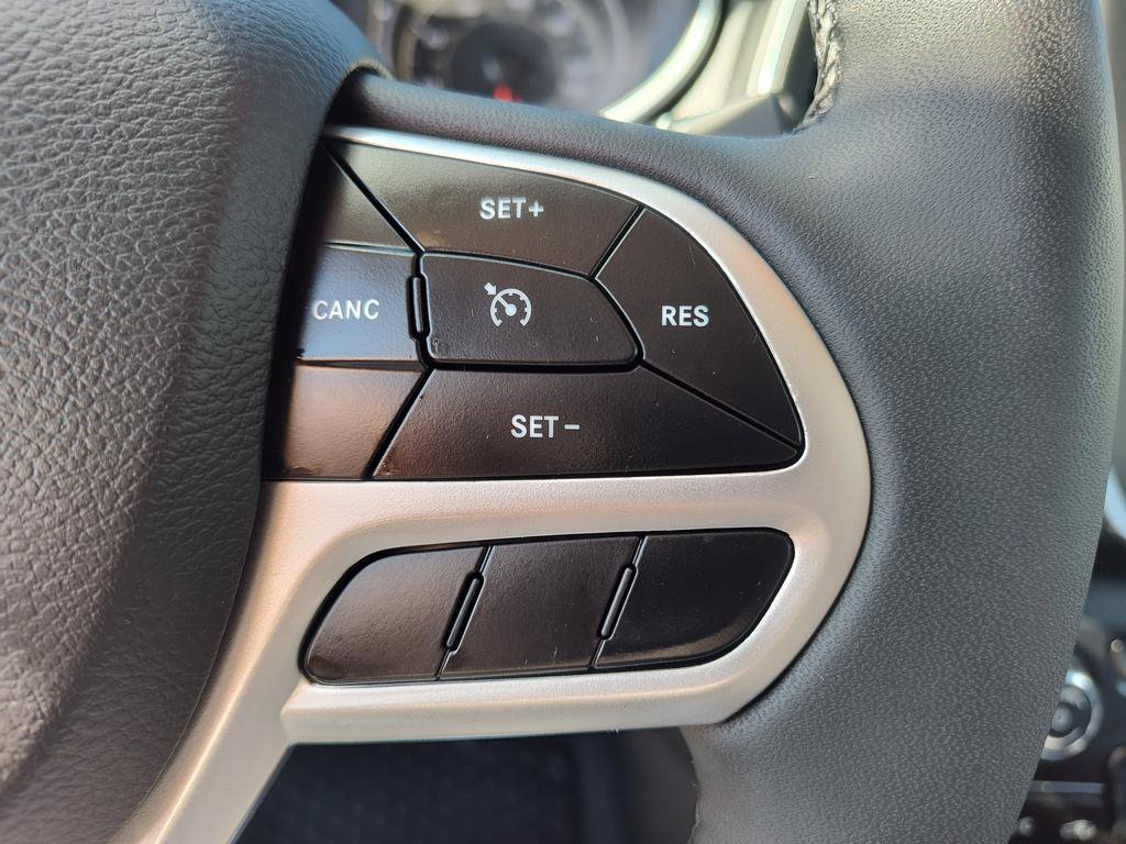 Used 2022 Jeep Cherokee Latitude w/ Trailer Tow Group AWD/4WD image 22
