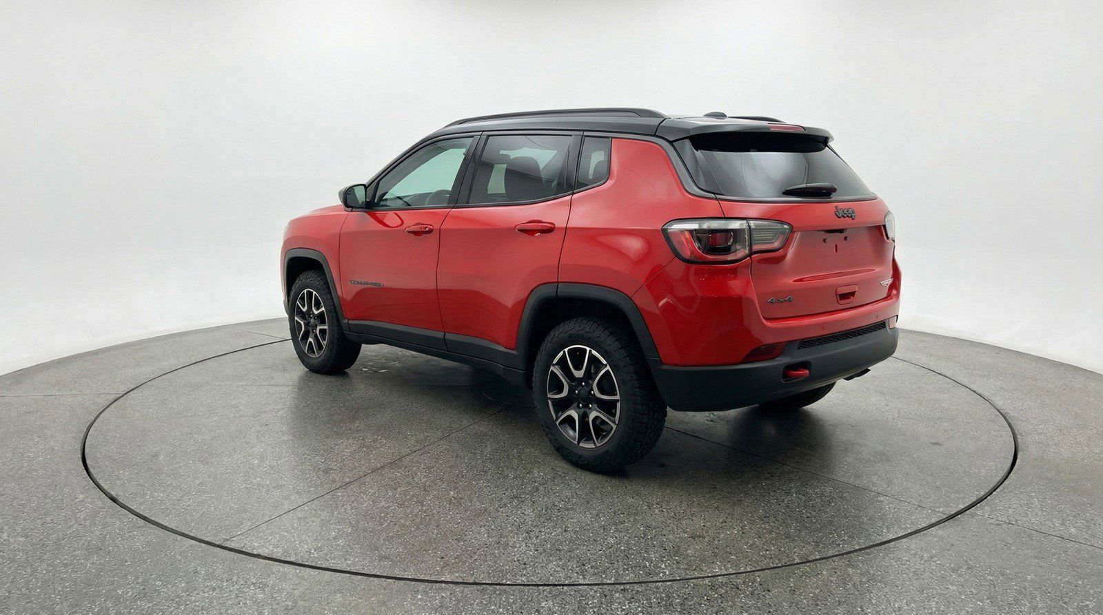 Used 2025 Jeep Compass Trailhawk image 6