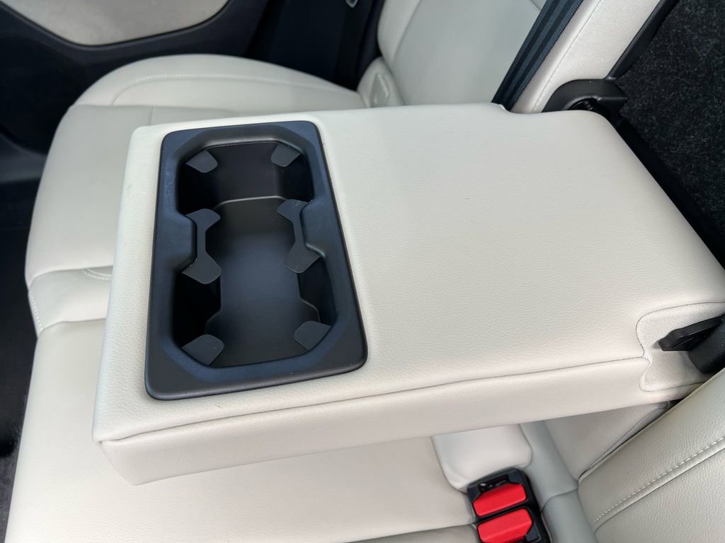 Certified 2025 Volvo XC40 B5 Ultra AWD/4WD image 22