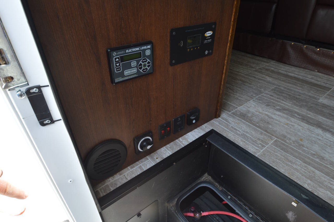 Used 2019 Ford E-450 and Econoline 450 Super Duty w/ Motorhome Prep Package RWD image 9