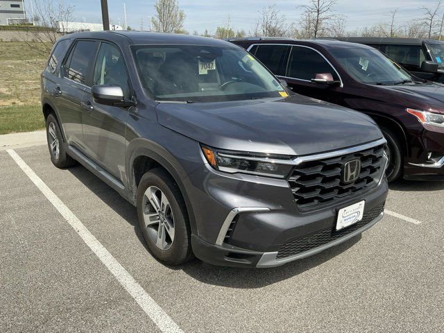 Used 2025 Honda Pilot EX-L image 2