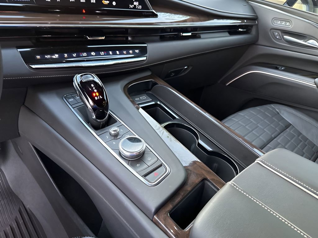 Used 2024 Cadillac Escalade Sport Platinum w/ LPO, ONYX Package image 39