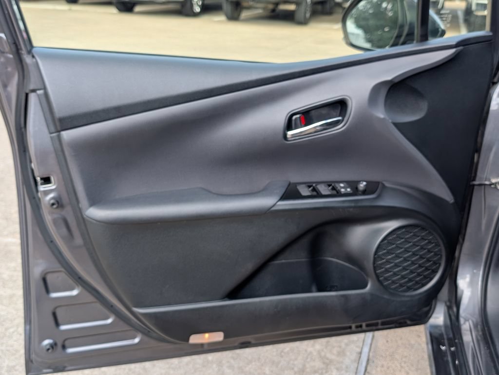 Used 2021 Toyota Prius LE FWD image 13