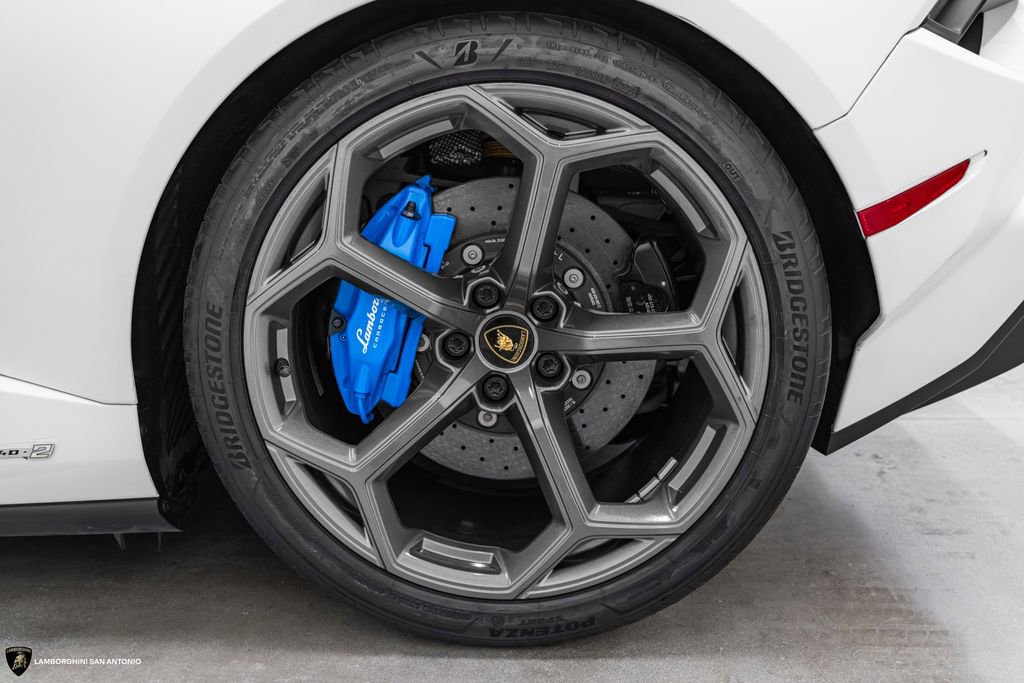 Used 2023 Lamborghini Huracan Tecnica image 9