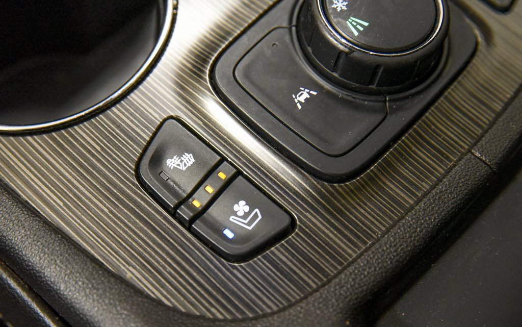 Used 2023 GMC Acadia SLT w/ Preferred Package image 26