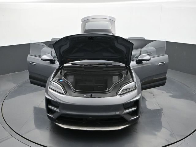 New 2025 Porsche Macan Turbo Electric AWD/4WD image 36