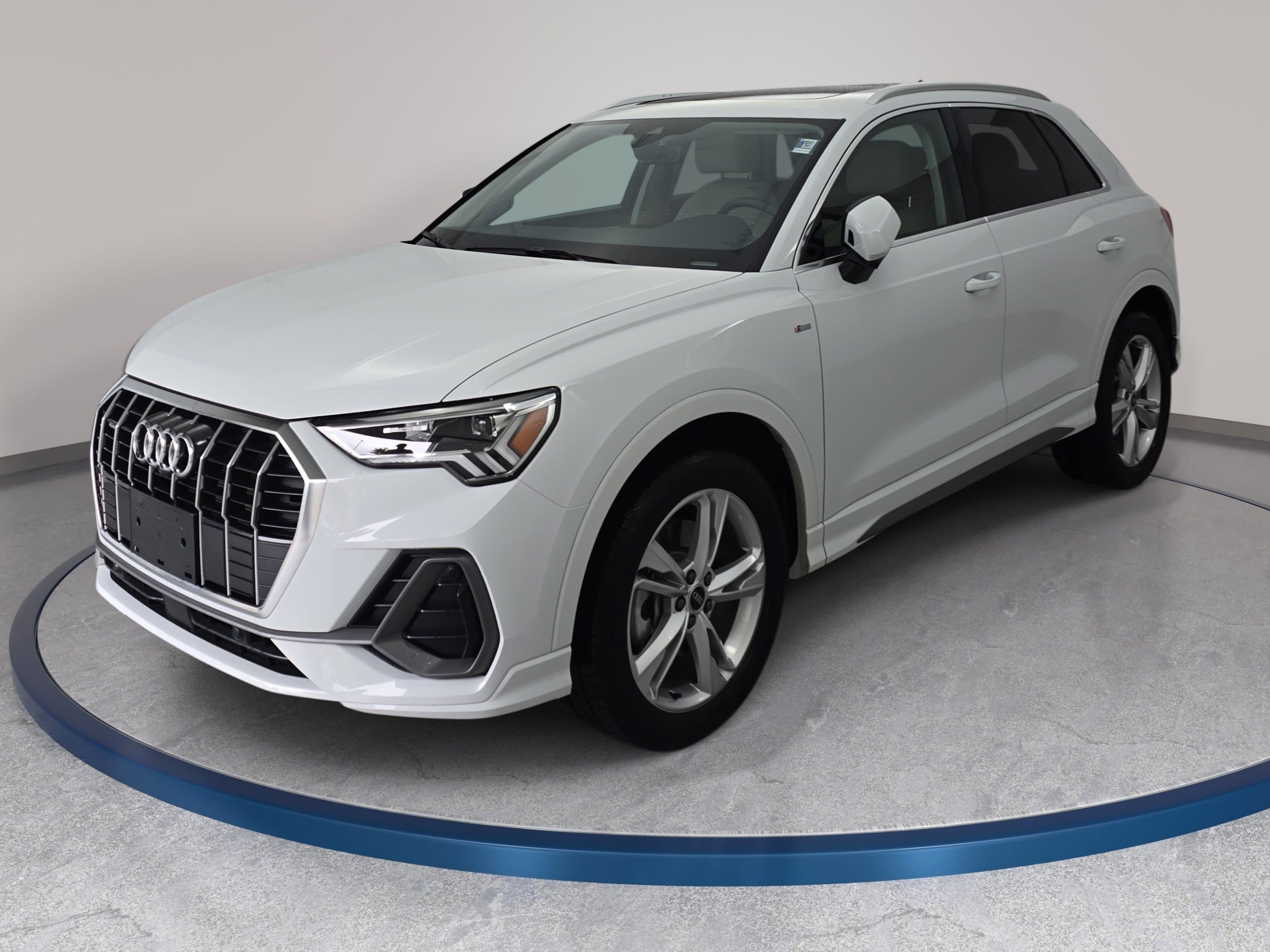 Used 2024 Audi Q3 2.0T Premium Plus w/ Premium Plus Package AWD/4WD image 1