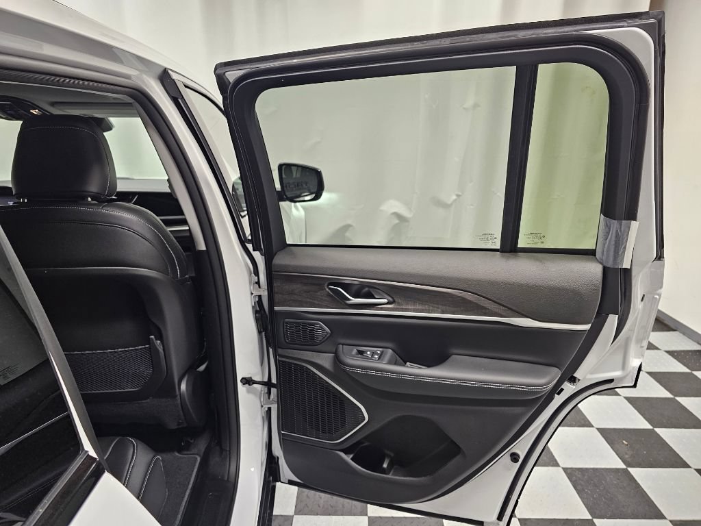 New 2023 Jeep Grand Cherokee 4WD 4xe image 14